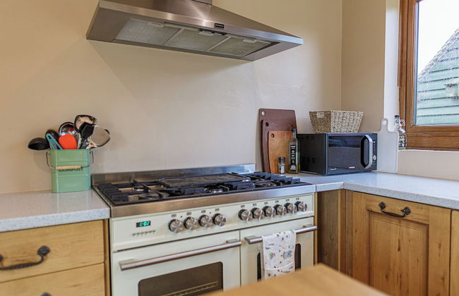 Charming 3BD Cotswolds Family Retreat - Photo 7