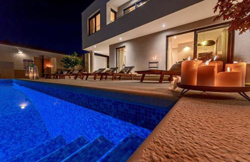 Luxury villa Adris with heated pool, Gym, sauna - Split - Photo 8