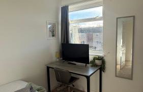 Spacious 3 Bed Apartment In Central Horsham - Photo 16