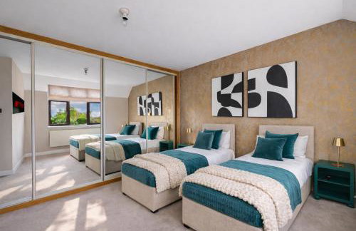 Meadow House with Driveway Parking, Spacious Garden, Fast Wifi and Smart TVs by Yoko Property - Foto 7