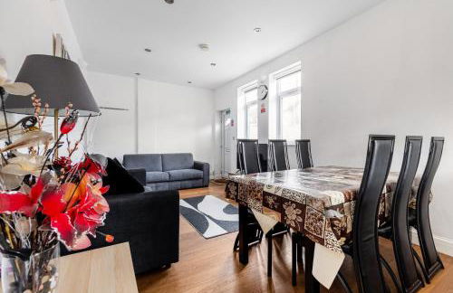 Group Friendly 2 Bed 2 Bath FREE PARKING for 2 Large Vans or up to 4 Cars Zone 2 Sleeps 10 Close to Central London and Zone 2 tube station - Photo 79