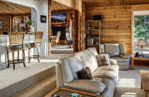 Hot Tub and Whale Watching! Scenic Sitka Escape - Foto 7