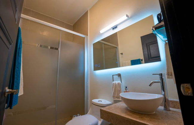 Luxury Apartment With Poll - Photo 30