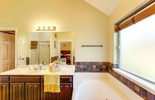 DFW Fun Awaits Family Home in Crowley! - Foto 22