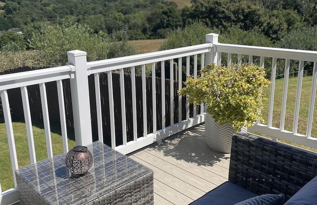 Private Chalet in New Quay With Stunning Views - Photo 1