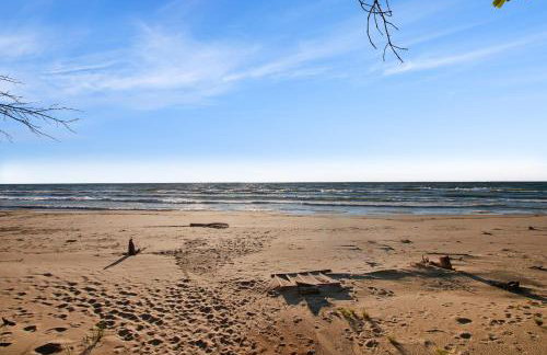 Lake Michigan Retreat - Photo 3