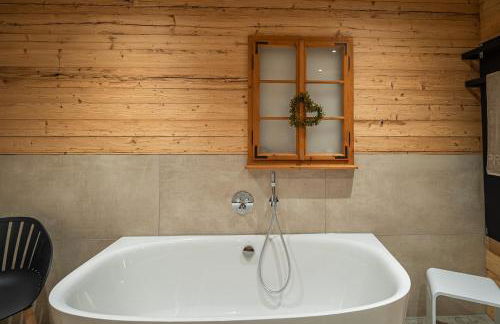 Luxus Chalet im Allgäu - Zirbenholz Schlafzimmer - Terrasse mit Bergblick - Infrarotkabine - Foto 35