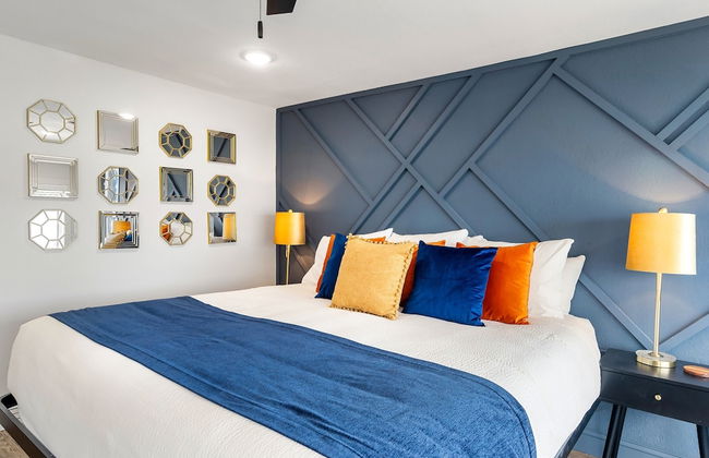 Luxury Lakehouse - Photo 18