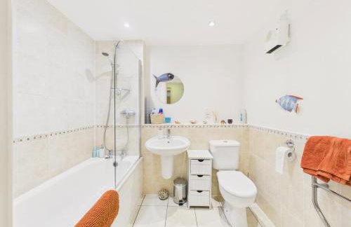 Penryn Quayside Apartment – 1-bed, Fully Equipped Waterside base - Foto 14