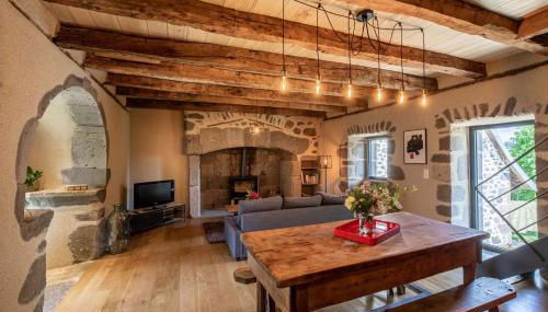 Maison typique des monts du Cantal - Photo 2