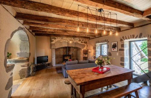 Maison typique des monts du Cantal - Photo 2