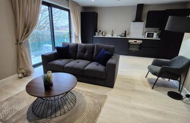 #23 Lux stylish 2 bed 2 bath with balcony NEC n12 - Sleeps 4 - "Perfect for contractors and Families - Free Parking" - Foto 9