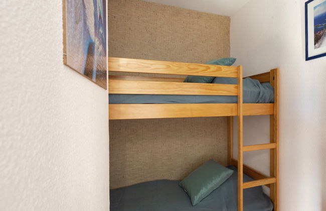 2 bedroom Apartment in Bormes-les-Mimosas with garden and terrace - Photo 13