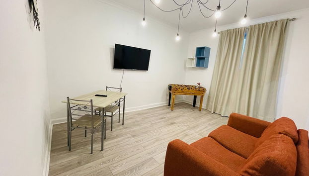1 Bedroom Pet Friendly Apt Wd Free Wifi, Parking, Netflix & Pool Table. Sleeps 3 - Foto 5, Servicio de la habitación