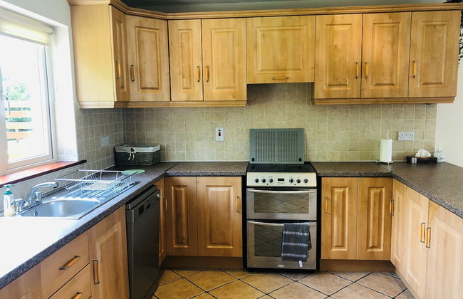 Modern Bright Detached Home Just a Short Stroll From Town - Foto 5