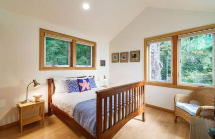 Coastal Getaway in Manzanita w Fire Pit, Guest House & Views Seagrove by Avantstay - Foto 70