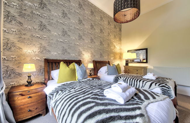 Maya's Glasgow Holiday Homes - Photo 5