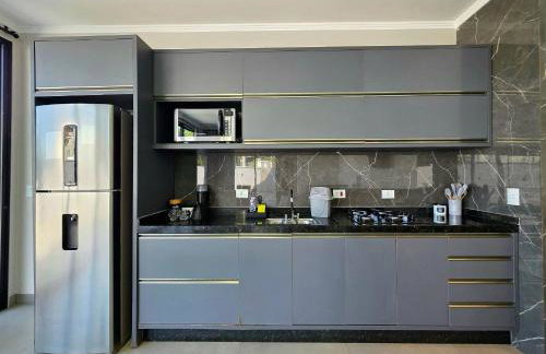 Casa novíssima com piscina ao lado do Centro - Foto 34