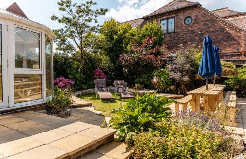 Spacious Seaside Home in Peaceful Coastal Setting - 5 Minutes Walk to the Beach - Foto 28