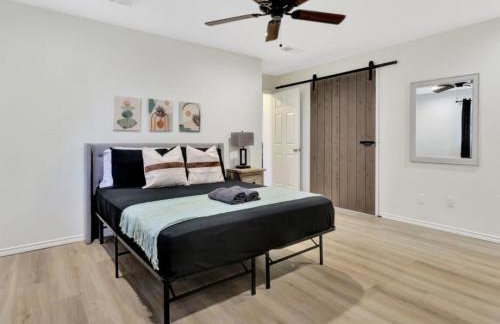 City Gem 4BR with POOL Sleeps 8 - Foto 16