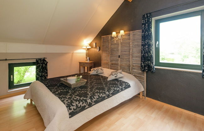 Rustic Holiday Home with Sauna & Hot Tub in Wooded Area - Photo 7