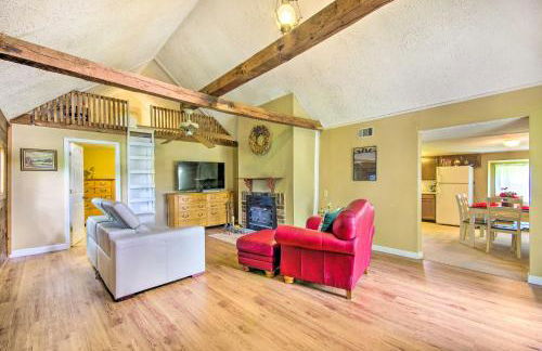 Charming Farm Cottage with Fire Pit and Grill! - Foto 1