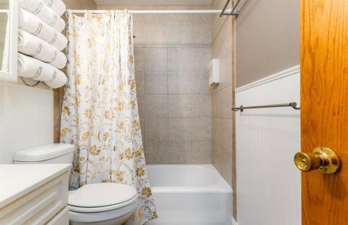 The Huddle & Hangout - 3 Bedroom House Close to ND - Foto 8