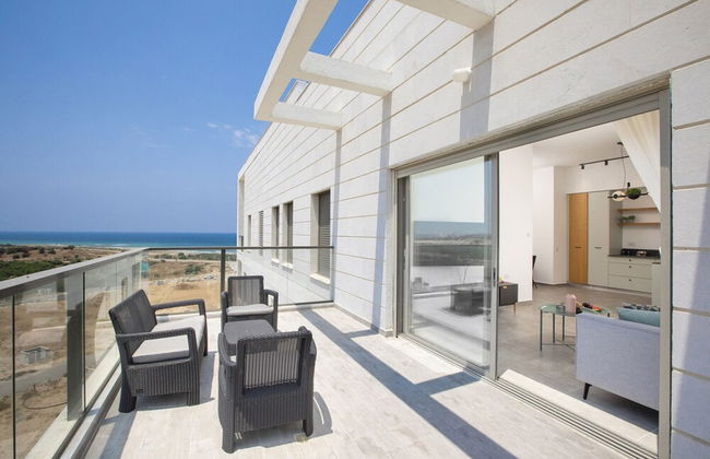 Chic Sea View Balcony Escape by Sea N' Rent - Foto 1