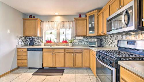 Large Cleveland Home with Fire Pit and Backyard! - Foto 3