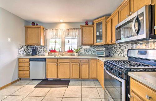 Large Cleveland Home with Fire Pit and Backyard! - Foto 3