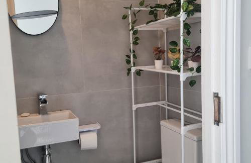 Brand New Studio Apartment! - Foto 3