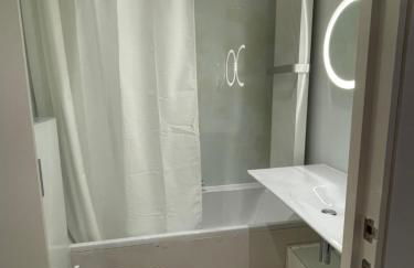 Modern self-contained Ground and Basement studios - Foto 24