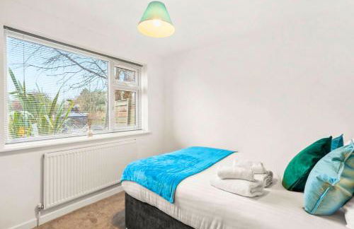 Aisiki Apartments at Barnet, Ground Floor, 2-Bedroom & 1-Bathroom, Pet Friendly Flat, Double Beds with Free Wi-Fi - Foto 14