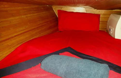 AMAZING FLAT IN CLASSIC SAILING BOAT in BARCELONA - Photo 39