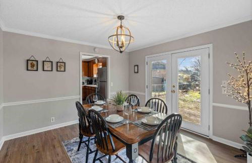 ~Spacious / Cozy / Sleeps 8+ Near MTSU and Siegel - Foto 3