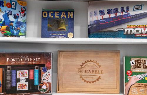 Chic 4BR Home Hot Tub Game Room - Foto 24