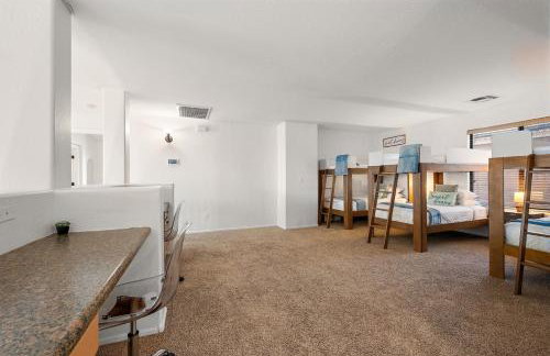 The Gem Getaway Pool Gameroom Gym by Relaxtay - Foto 41