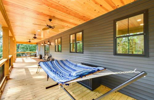 Luxurious Clarkesville Cabin with Decks and Fire Pit - Foto 30