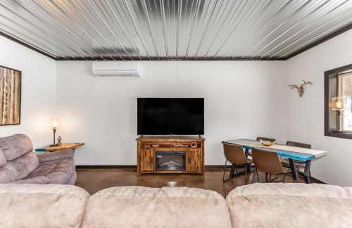 Snowy Paws on Lac Vieux Desert - Photo 8