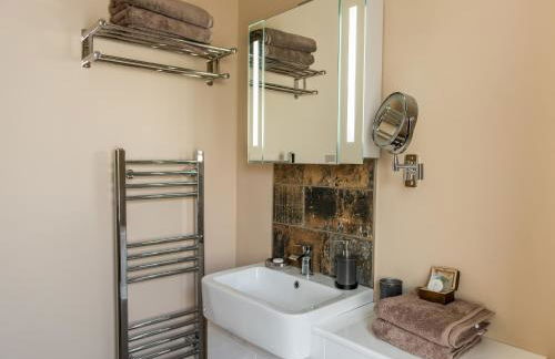 Deluxe Rustic Charlestown Themed Apartment - Foto 34