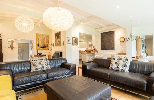 Stunning 6 Bedroom with Swimming Pool & Sauna! - Foto 49