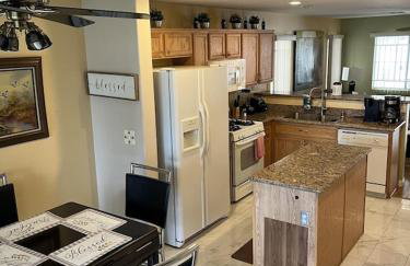 Vic's 3 bedroom 4beds & POOL centrally located! - Foto 2