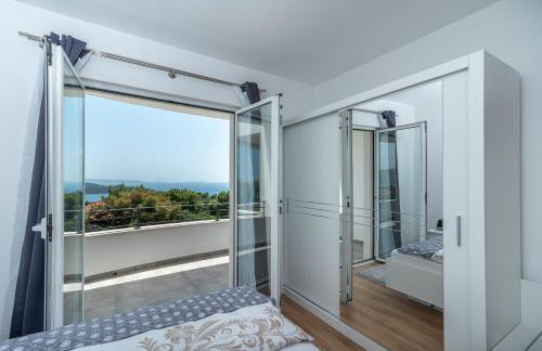Villa Confido - Luxury 3BR Apartment with Private Pool near Trogir - Photo 41