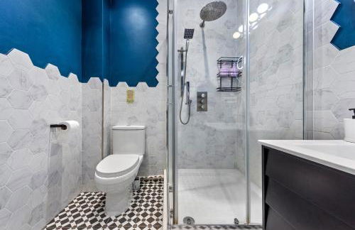 Westminster 2 Bedroom apartment with AC sleeps 5 - Photo 9