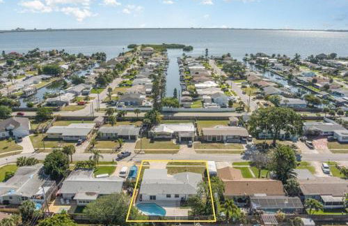 Island Oasis with Heated Pool Private Tiki Bar! - Foto 11