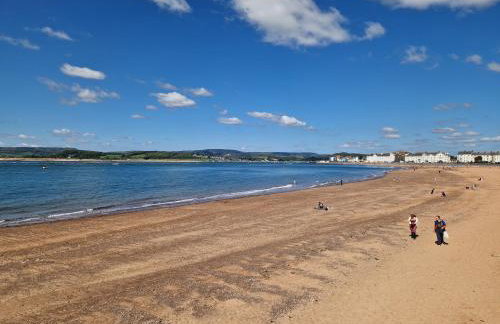 Unique Exmouth Family Holiday Home Close to Beach & Town - Photo 20