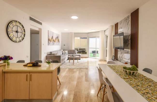 Seaside Escape with Private Patio by Sea N Rent - Foto 6