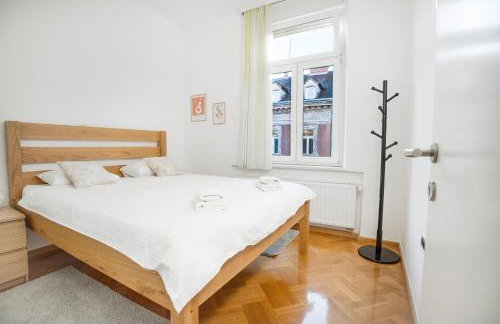 BlueDahlia Apartment - 4-min Walk to Main Station - Zagreb Donji grad - Photo 15