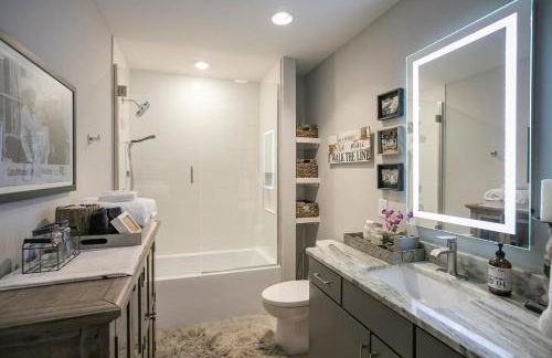 Downtown Luxury Condo at The Southern Belle - Foto 15