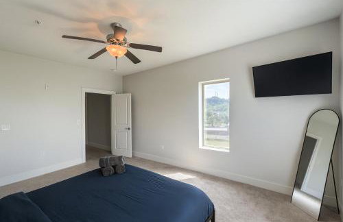 Luxury 2BR Condo Steps from UAB Campus 5a - Photo 9